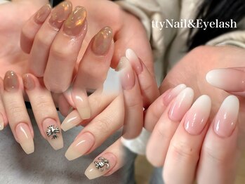 ティーネイルアンドアイラッシュ(tty)の写真/【コンプレックス解消!】自爪の形や長さでお悩みの方に◎フォルムにこだわり自然な長さだしで縦長美爪に♪