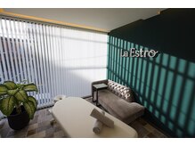 La Estro 銀座《 整体 / 小顔矯正 / 肩甲骨 / 肩こり改善 》 【ラ エストロ】の雰囲気(光が差し込む開放感のある店内◎カスタマイズ施術で圧倒的変化!)