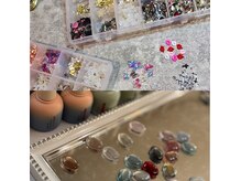 ネイルルーム アイボリー(nail room ivory)の雰囲気（キラキラやリボン・ビジューもパーツ豊富！カラーチャートも◎）