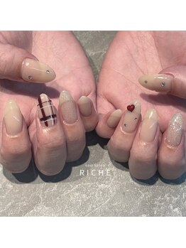 リッシュ(RICHE)/大人バレンタインネイル
