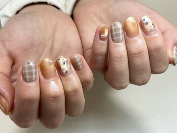 チェック柄　秋ネイル　マグ