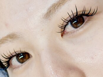 デイズ アイ ベクシー(Day`s eye Becsy)の写真/脅威の持続力!通常の1.5倍長持ち★汗・湿気にも強く、暑い時期もよれにくいLEDエクステで理想のお目元へ◎
