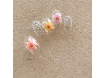 シルニー リム(Silny rim)/アシンメトリーニュアンスネイル