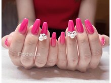 ロシェルア(Roshellua)の雰囲気（爪の形で手の印象は変わります。シンプルこそ美しいフォルムで♪）