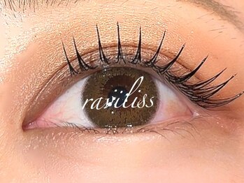 ラヴィリス(RAVILISS)の写真/仕事帰り大歓迎！口コミ高評価&リピート率◎《初回オフ込☆超軽量フラットラッシュ100本¥4800/120本¥5800》