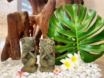 ロータス(Lotus)/バリの石像がお出迎え