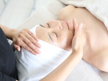 ラカ 明石(Laka)の雰囲気（フェイスマッサージ☆強張った表情筋や滞ったリンパを流します♪）