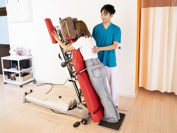 骨盤プロ横浜駅ビル整体院/骨盤矯正専用ベッドあり