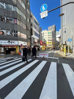 チーク 新宿南口店(cheek)/7,ヤマダ電機と十味やさんの道