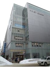 大通り駅から徒歩で約2分!ZARAさんが一階に入っているビルで見つけやすさ◎