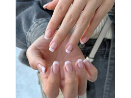 薄ピンクのフレンチネイル