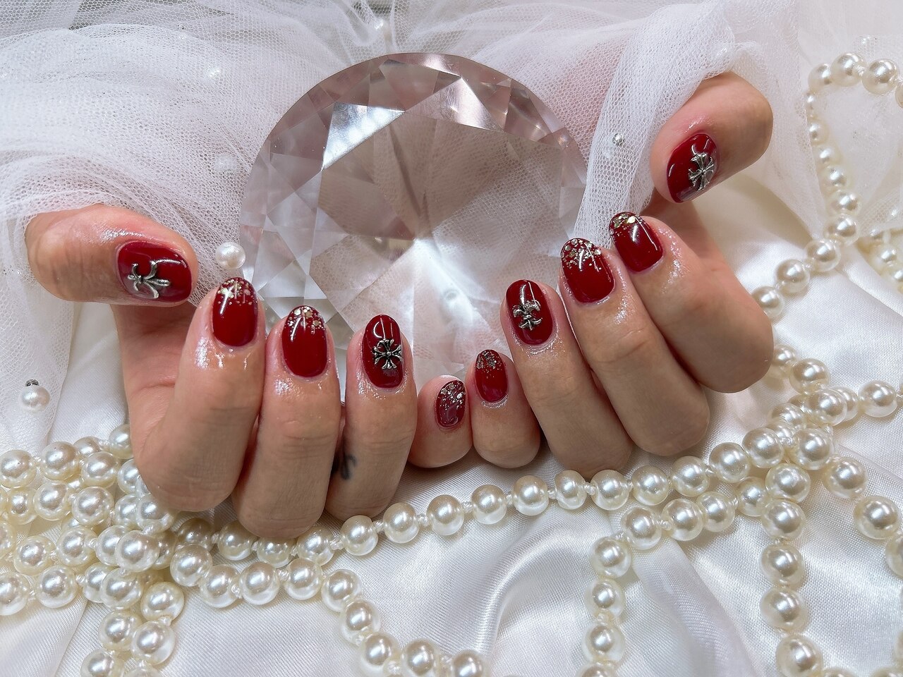 2025年-2026年冬トレンド】クロムのネイルデザイン集｜人気順｜3ページ