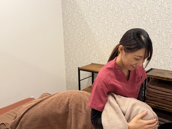 千種くま整体院の写真/猫背・巻き肩・骨盤の歪みが、肩こりと不眠の原因になっています。