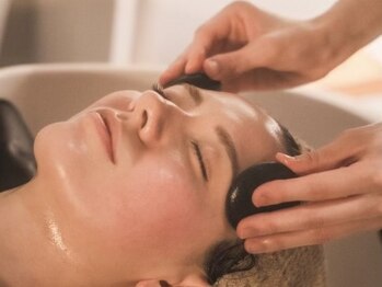 シグサ 横浜(SIGUSA)の写真/ヘッドスパ・フェイシャルの同時施術ならSIGUSA♪同時アプローチはほうれい線・たるみの予防にも◎
