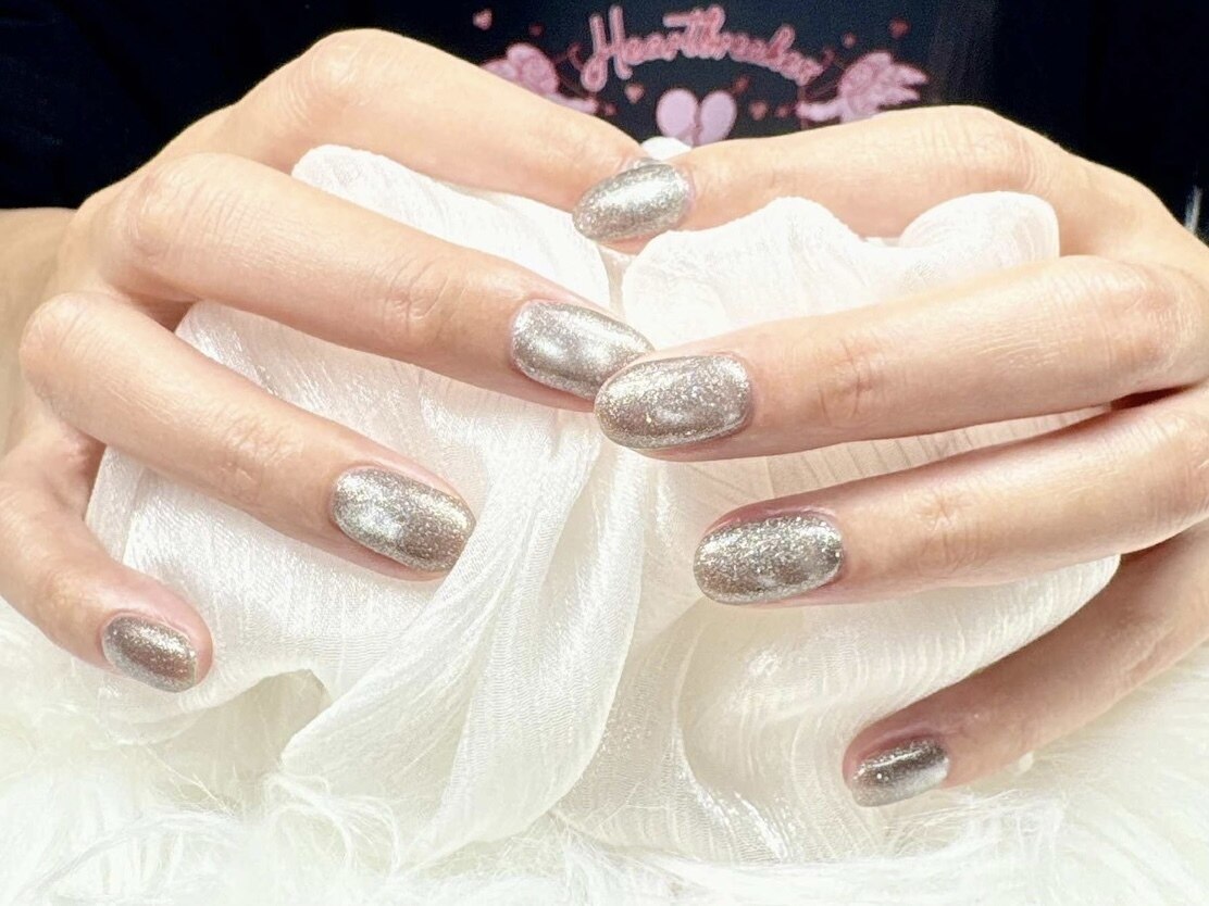 2026年冬トレンド】シルバー クリスマスのネイルデザイン集｜人気順