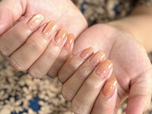 優しく輝くマグネットネイル。お仕事の環境に合わせて。