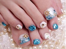 サムズネイル(SAM'S NAIL)/雪の結晶で足先までキラキラに☆