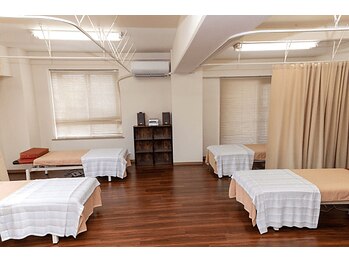 東洋はり灸院 大津石山院/施術ベッド