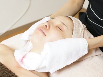 アプリコーゼ(APRIKOSE)/蒸しタオルでお顔を包みます♪