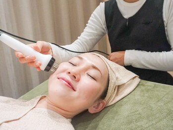 ムク 横浜西口店(MUQU)の写真/[横浜/フェイシャル/たるみケア]EMSで筋肉にアプローチ!すっきり小顔ケアが1980円!たるみが気になる方に!