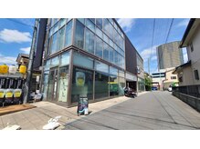 メロサロン 武蔵浦和店(Melo Salon)の雰囲気（こちらの看板が目印です！奥の階段で2階の美容室SOARへどうぞ）