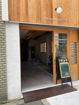 アコルデ(Acorde)/入口に駐輪所あり。