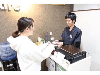 トータルケア 大宮西口整体院/受付の様子