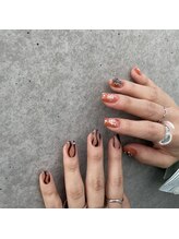 ムーイ 外苑前(mooi.)/brown line nail