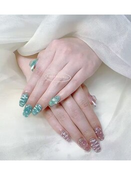 左右非対称ネイル