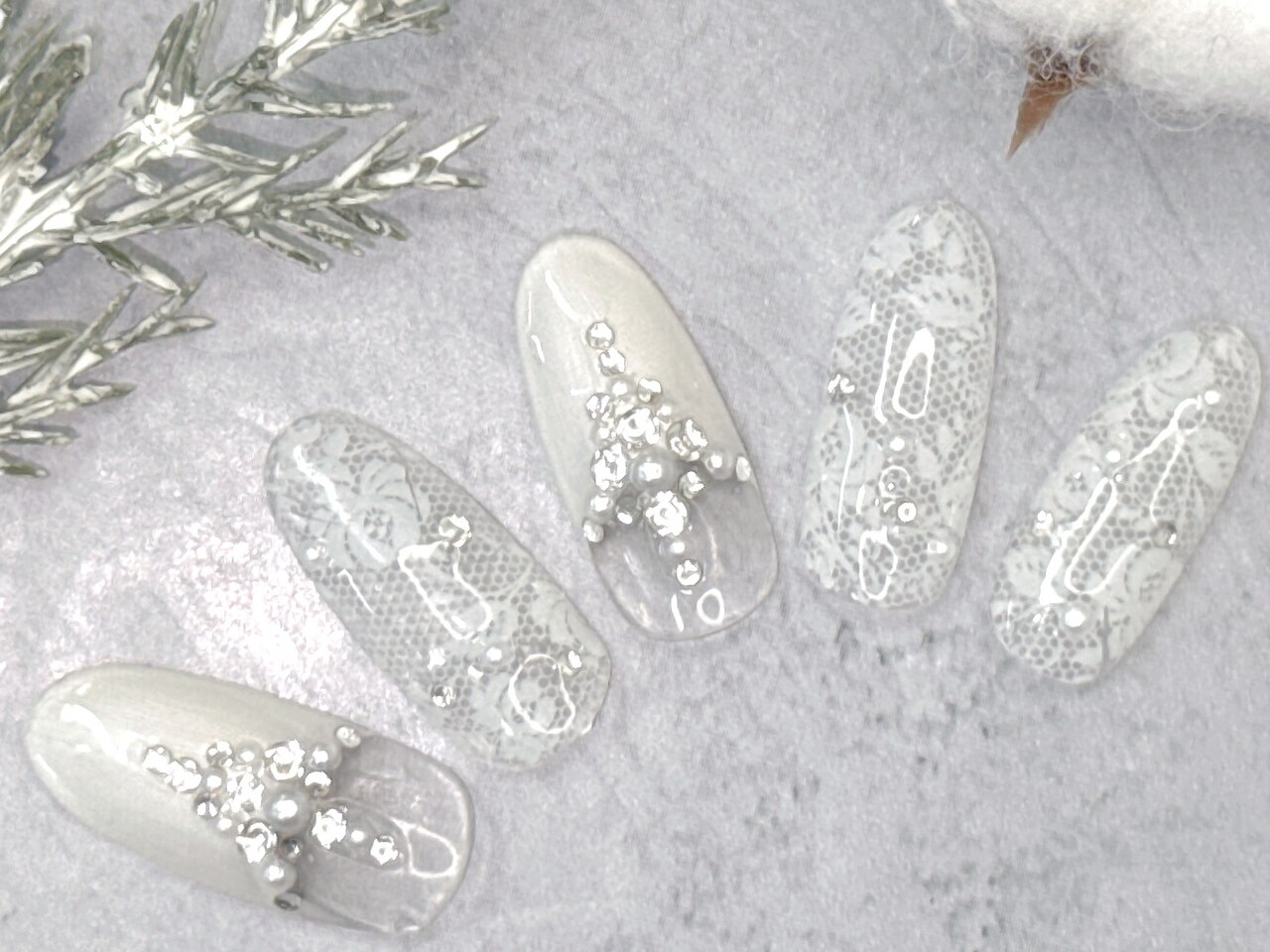 2025年-2026年冬トレンド】レース ブライダル ハンドのネイルデザイン