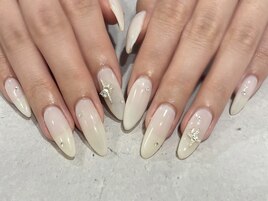 シンプルワンカラーにパーツ☆