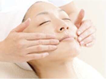 パイシーズ(Pisces)の写真/【本気の肌質改善!!】年齢とともに気になるシミ改善やお肌のお悩みに★目の周り、瞼の上までケアできます◎