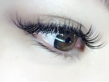 ブリンク(BLINK)の写真/[フラットラッシュ100本¥4500/120本¥5000]軽やかで長持ちするのが魅力◎自然なのに華やかな理想の目元へ。