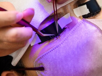 アローマ(arom)の写真/太さ・長さ・カール・種類豊富にご用意！自まつげ風ナチュラル～華やかボリュームまでお好みのままに。