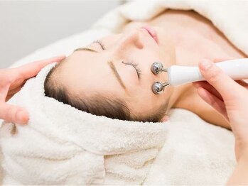 サララ(SARARA)の写真/毛穴洗浄＋筋膜リフト＋美容液導入のお得なコースあり♪毛穴をケアしつつ、たるみ改善&美肌効果もあり！