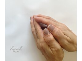 ベージュホログラムネイル