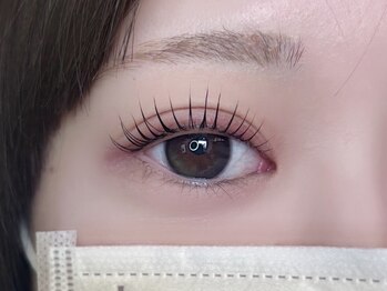 ピープ 名古屋八田店(peep)の写真/《モチ重視の方必見》ばらつかない・下がらない♪高持続まつげパーマ＆眉デザイン