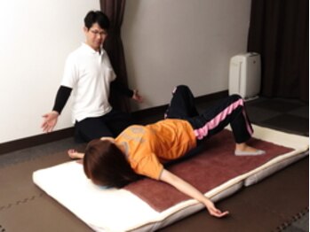 整体院 みどり健康館/ストレッチポール使い方指導1