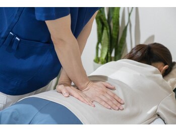 ぷめはな整体/5,ゆっくりと歪みを調整【整体】