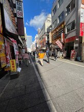 チーク 新宿南口店(cheek)/9,居酒屋新時代さんの向かい