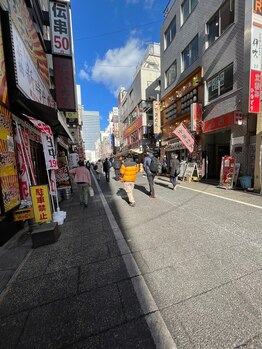 チーク 新宿南口店(cheek)/9,居酒屋新時代さんの向かい