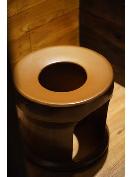 巡菴(meguri)/信楽焼の座浴椅子