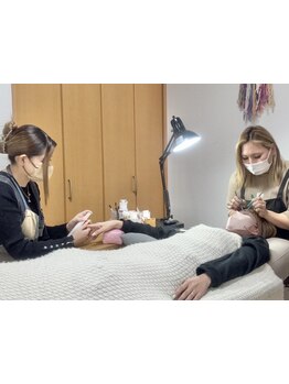 ネイル・アイメニューの同時施術が可能