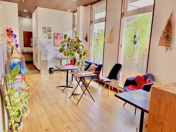 東合川はりきゅう整骨院/広々カフェ風オシャレ待合室♪