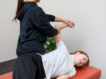 プリサイズ ゴルフラボ 新宿御苑前(Precise golf lab)の写真/《完全個室の上質空間☆》ストレッチ・インドアゴルフブース共に完全個室で周囲の目を気にせずリラックス♪