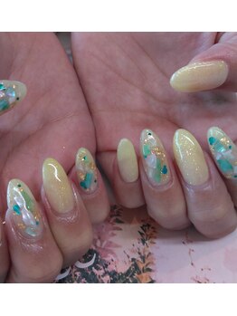 トータルサロン 白べぇーっ プラス/カラフルシェルネイル☆