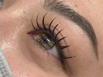 エマアイラッシュ(emma eyelash)の写真/【徳島/まつげパーマ/まつげエクステ】フラットマットラッシュ◎柔らかい毛質で持続性の高い施術をご提供！