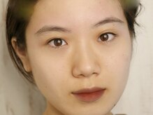 自然に馴染み、メイクも最低限でOKに。前髪で隠さなくていい眉へ