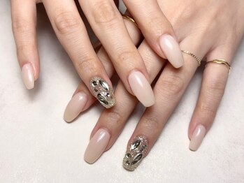 レノヴィア(Re:novia)の写真/大人上品なネイルをご用意♪爪への負担は最小限で長くネイルを楽しめる★丁寧な施術でネイルのモチも◎