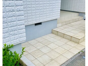 ブルーケイブ(Blue cave)/〈 駐輪場のご案内 〉